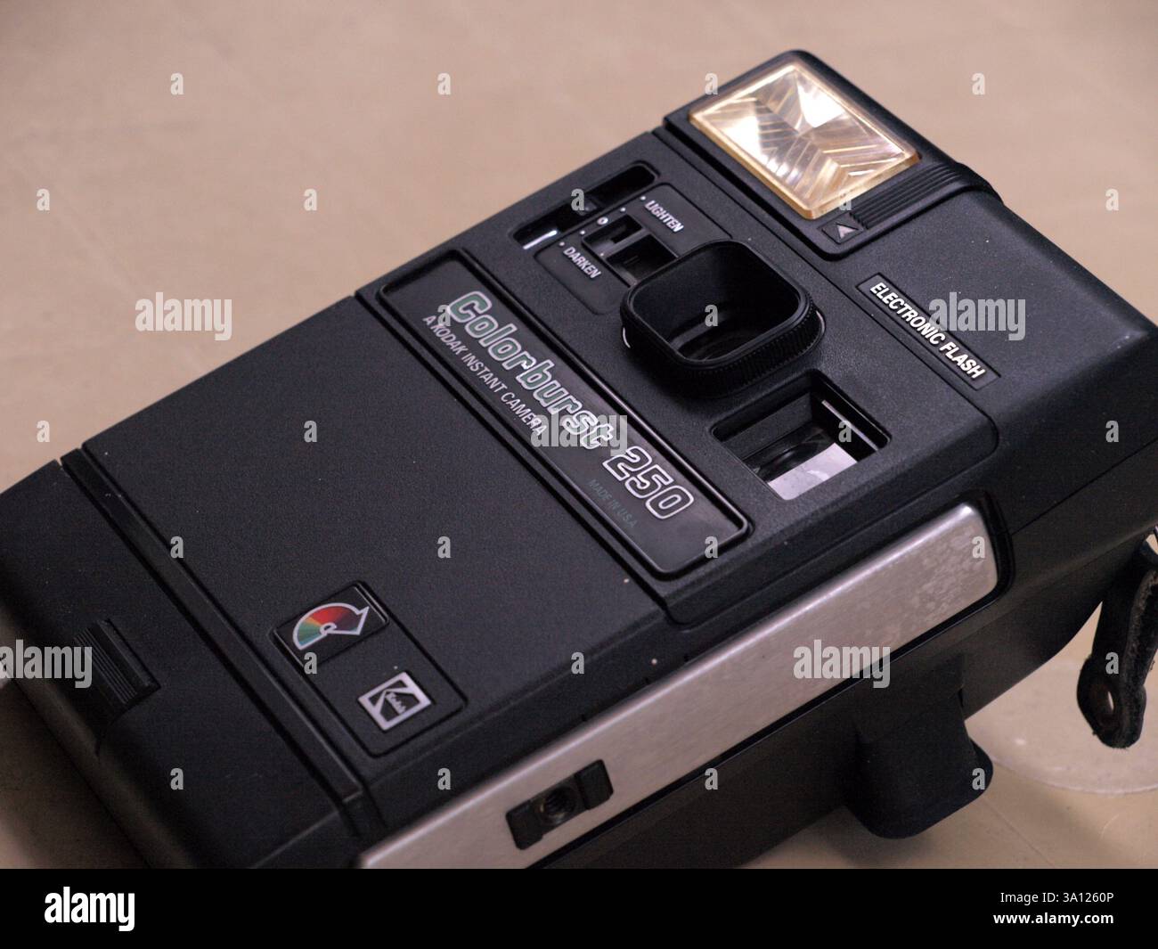 Kodak EK160-EF (Colorburst 250), is a Instant camera in the Kodak ...