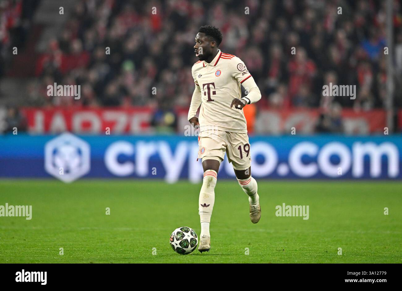 Crypto.com hi-res stock photography and images - Alamy