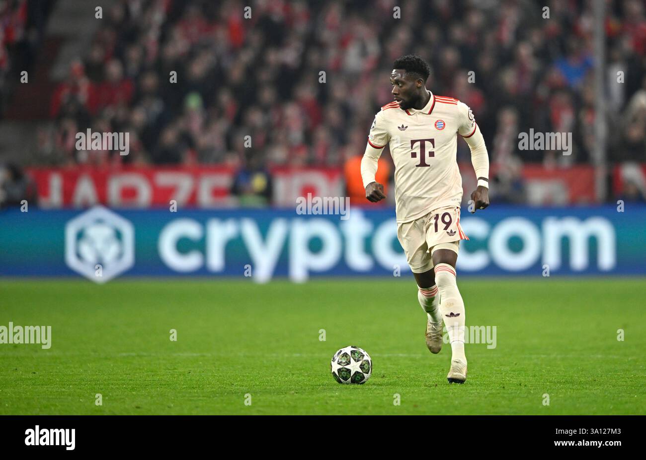 Crypto.com hi-res stock photography and images - Alamy