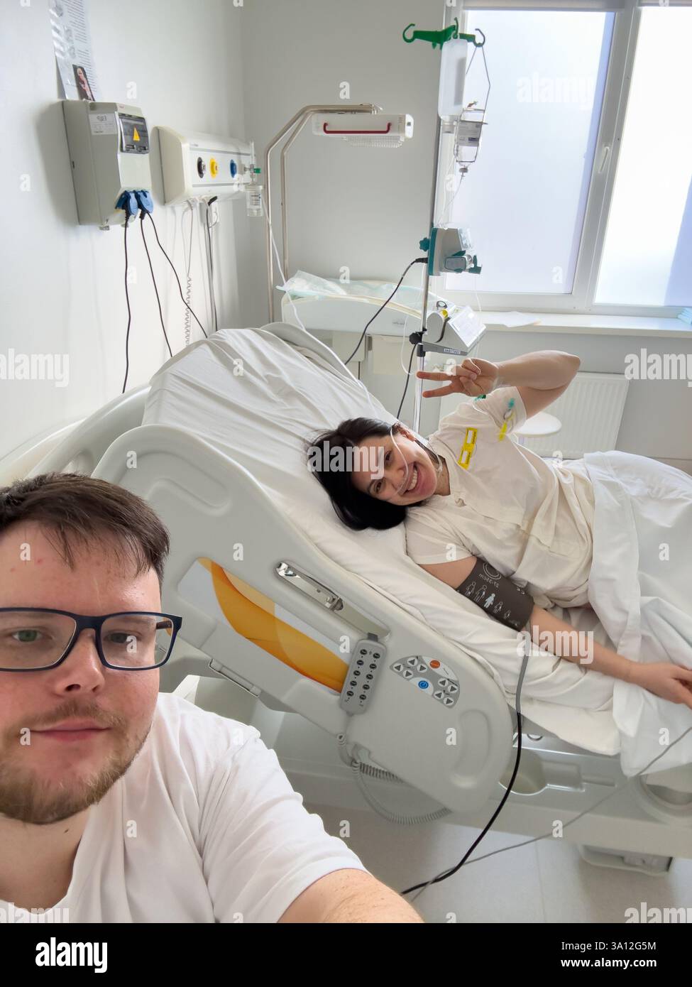 Patient hospital bed selfie hi-res stock photography and images - Alamy