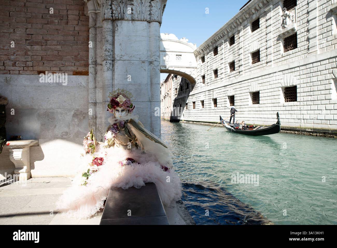 News - Venice Carnival 2025 Typical Venetian masks at the Venice ...