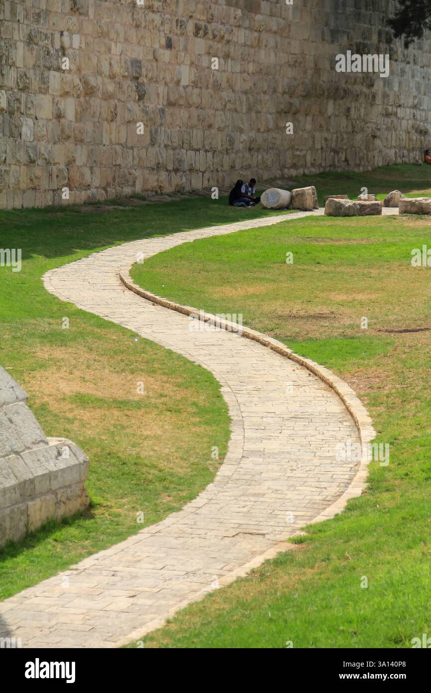 Pathway th hi-res stock photography and images - Alamy