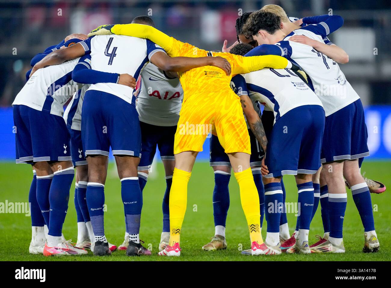 ALKMAAR, NETHERLANDS - MARCH 6: Huddle of Tottenham with goalkeeper ...