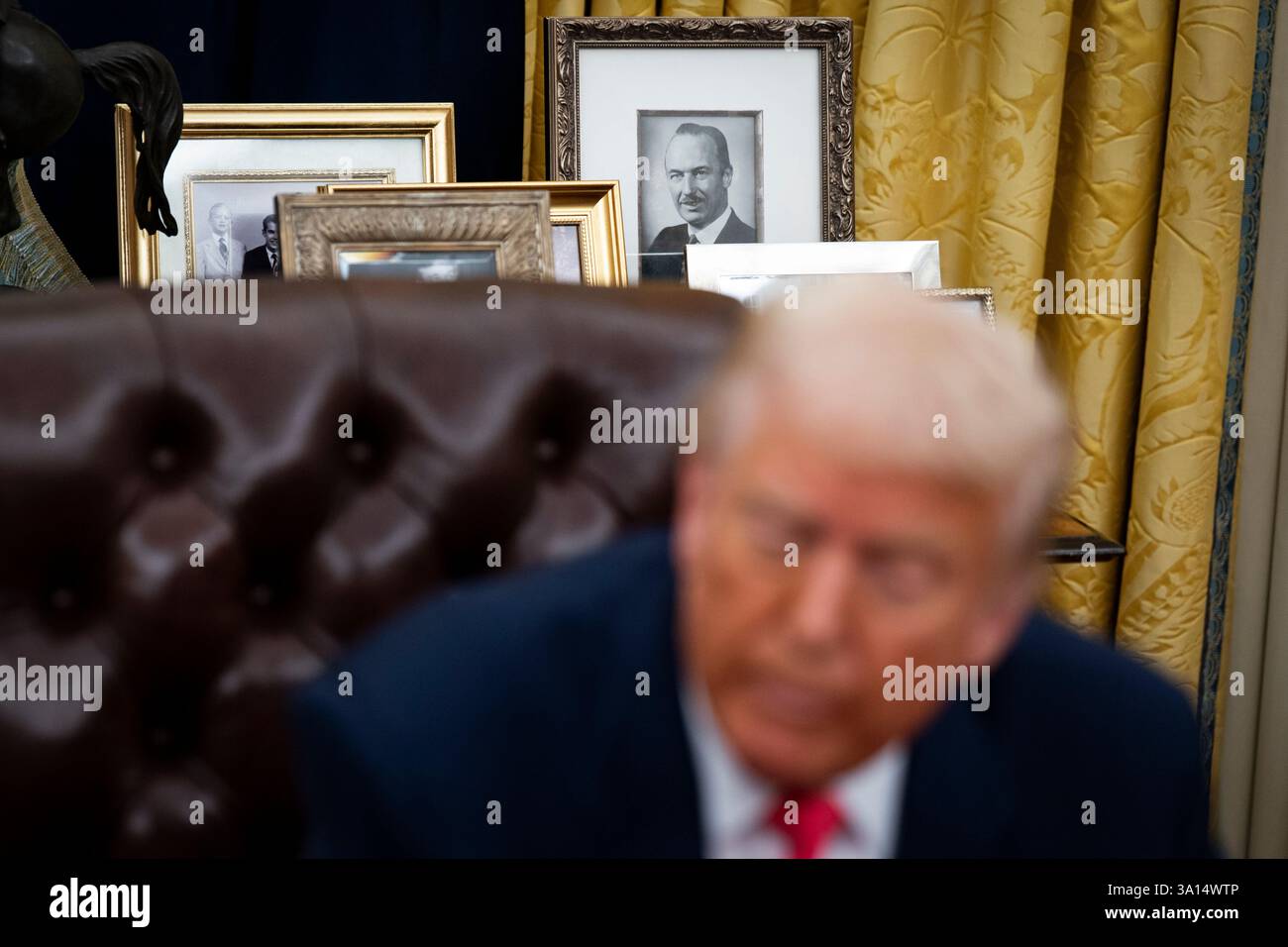 Washington, USA. 06th Mar, 2025. A photograph of US President Donald TrumpÕs father, Fred Trump, on a table behind TrumpÕs desk in the Oval Office of the White House in Washington, DC, US, on Thursday, March 6, 2025. Trump is signing orders to pause tariffs on USMCA trade from Canada and Mexico until April 2. (Photo by Al Drago/Sipa USA ) Credit: Sipa USA/Alamy Live News Stock Photo