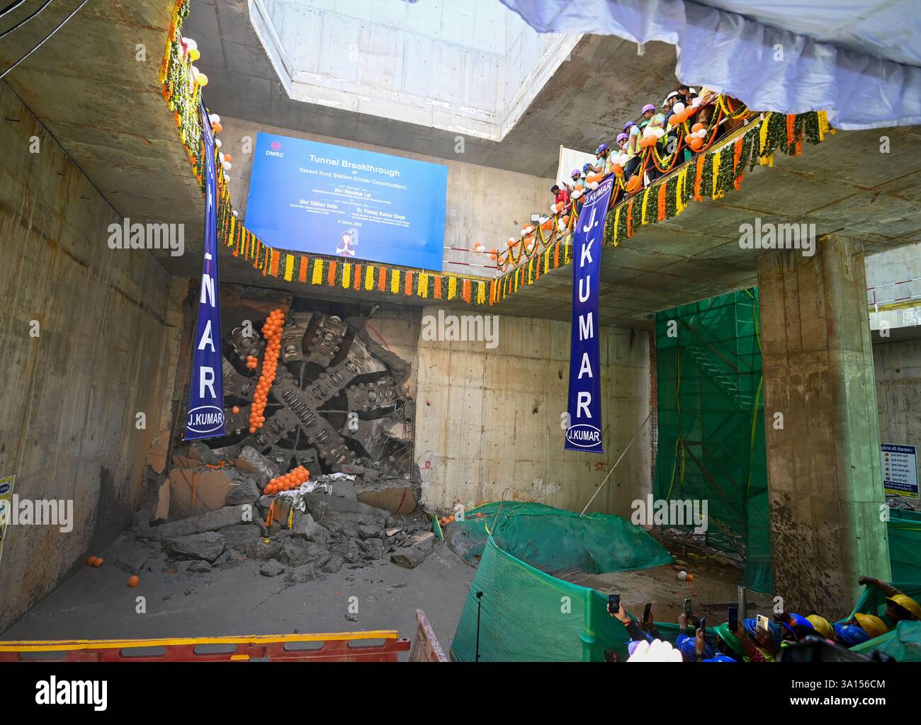 Delhi metro network hi-res stock photography and images - Alamy