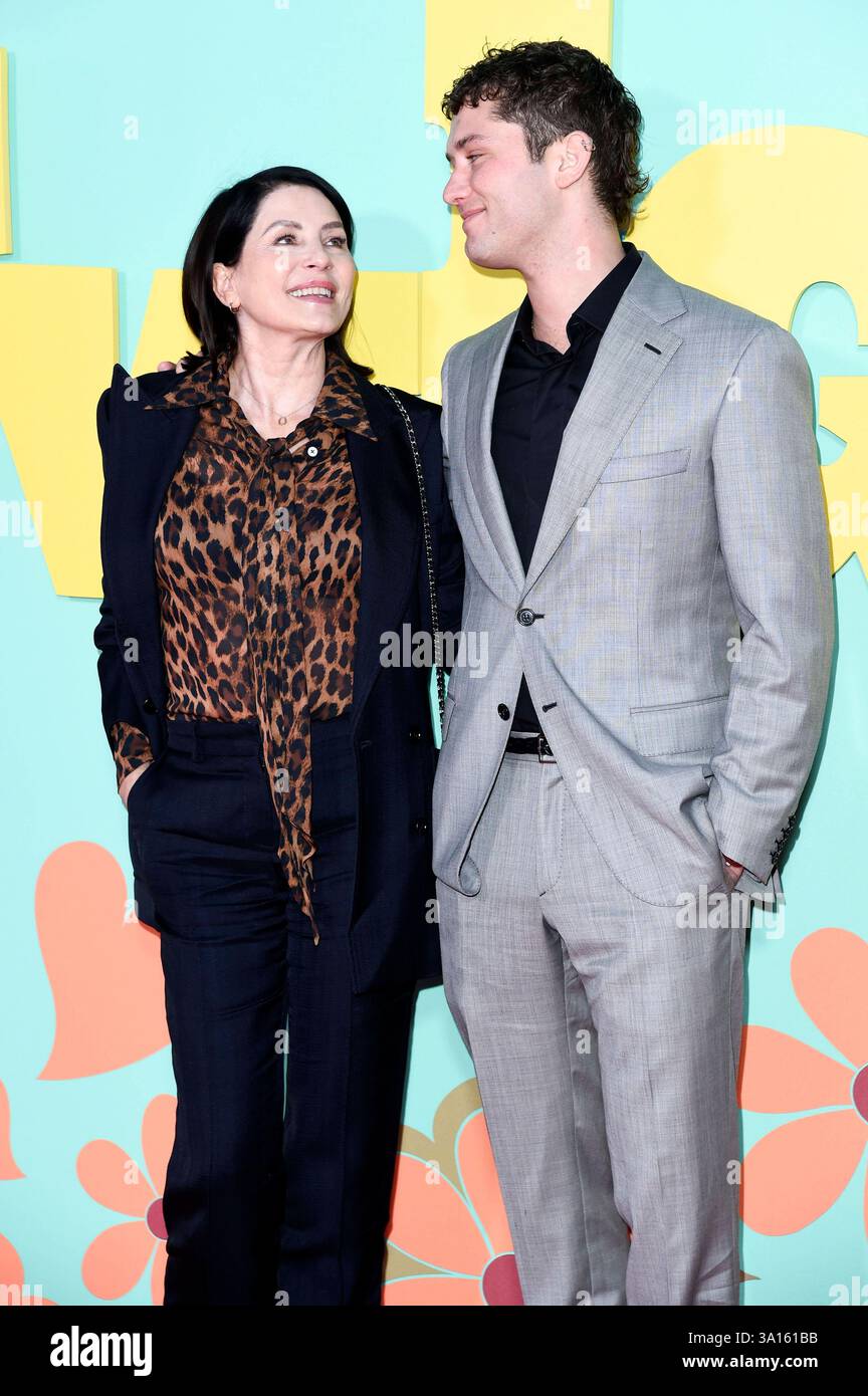 Sadie Rafferty Sadie Frost mit Sohn Rafferty Law bei der Premiere des Dokumentarfilms ...