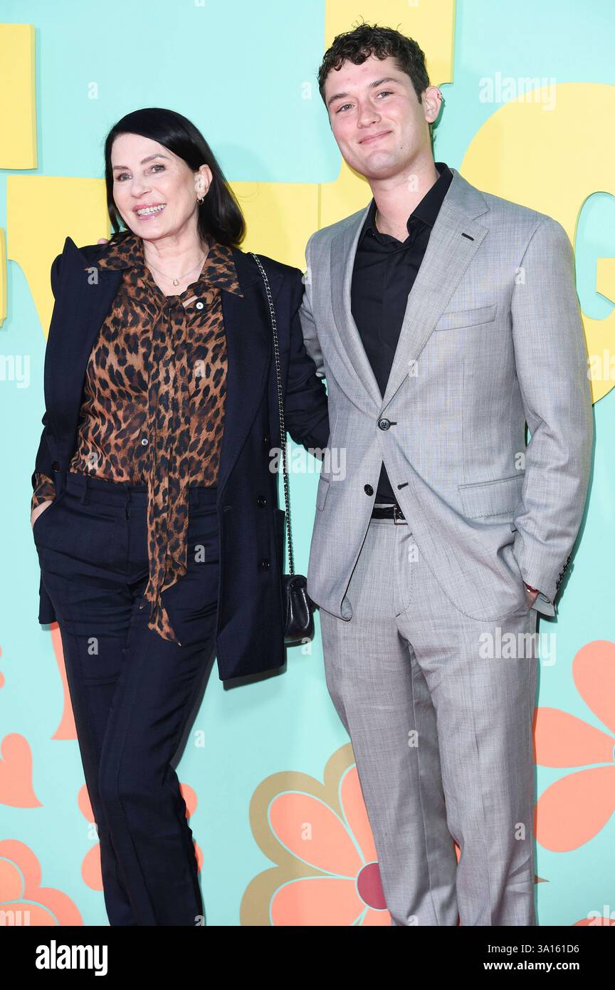 Sadie Rafferty Sadie Frost mit Sohn Rafferty Law bei der Premiere des Dokumentarfilms ...