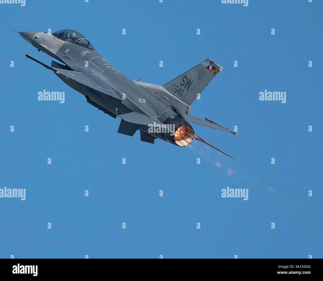 F 16 falcon demonstation team hi-res stock photography and images - Alamy