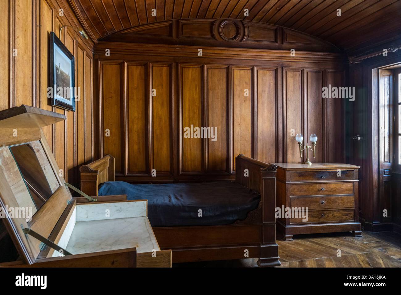 Oak panelled room hi-res stock photography and images - Alamy