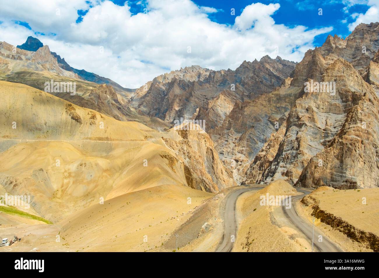 India, Ladakh state, Trans-Himalayan, motorbike tour on Royal enfield Pass from Padum to Lamayuru, Zanskar River Valley, Zanskar Valley road, Padum to Zanskar track, Chochogori Pass Zanskar Stock Photo