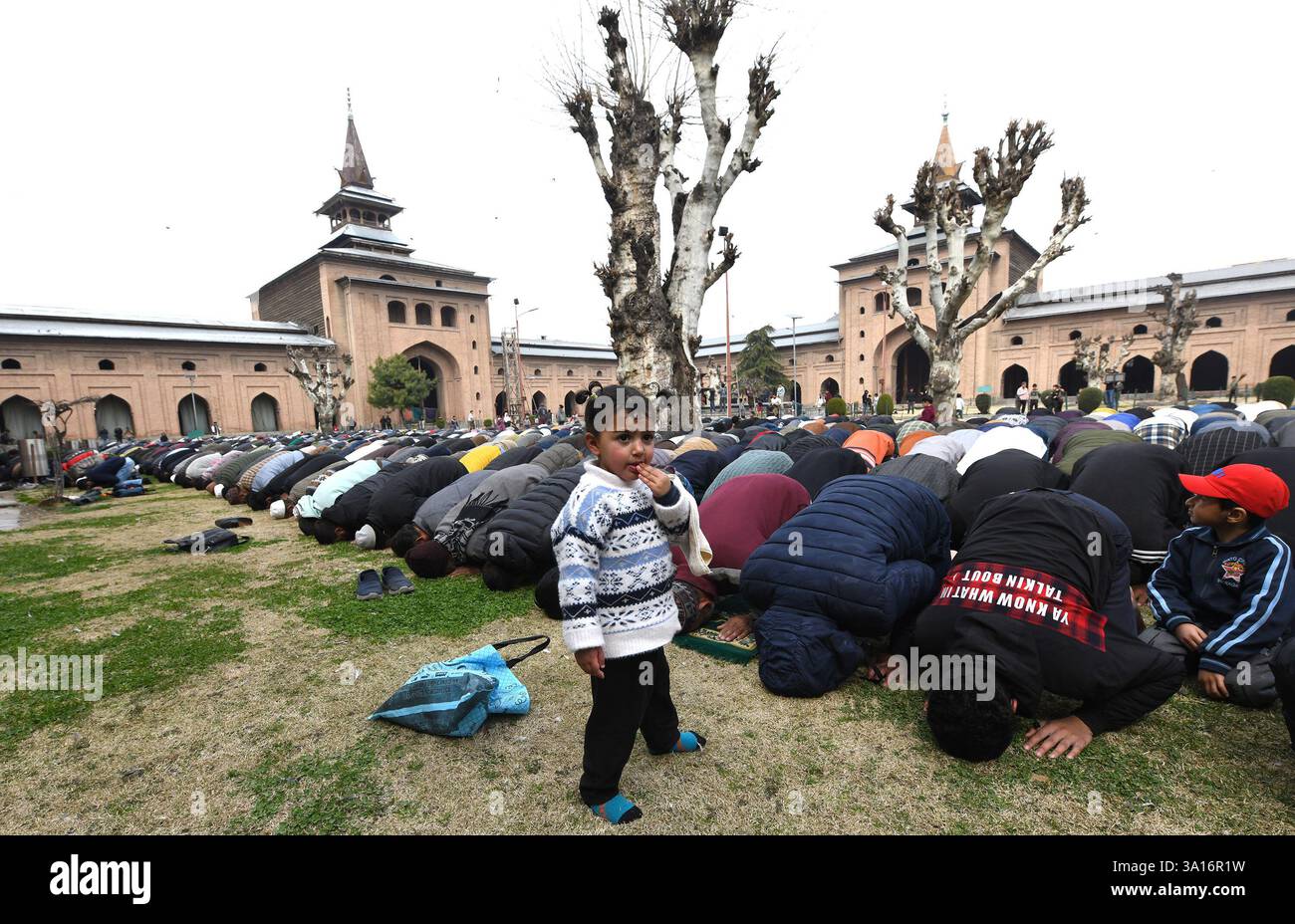 Srinagar, Jammu And Kashmir, India. 7th Mar, 2025. People offer prayers ...