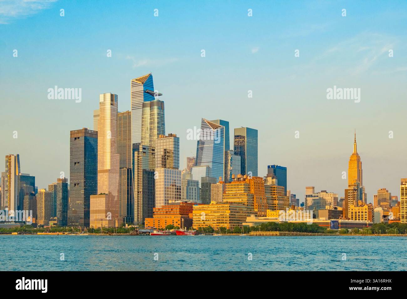 United States, New York State, New York City, Lower Manhattan, the Financial District from Paulus Point (New Jersey) at sunset Stock Photo