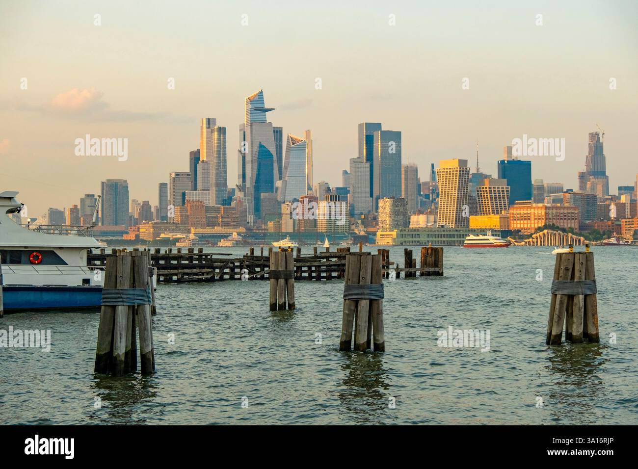 United States, New York State, New York City, Lower Manhattan, the Financial District from Paulus Point (New Jersey) at sunset Stock Photo