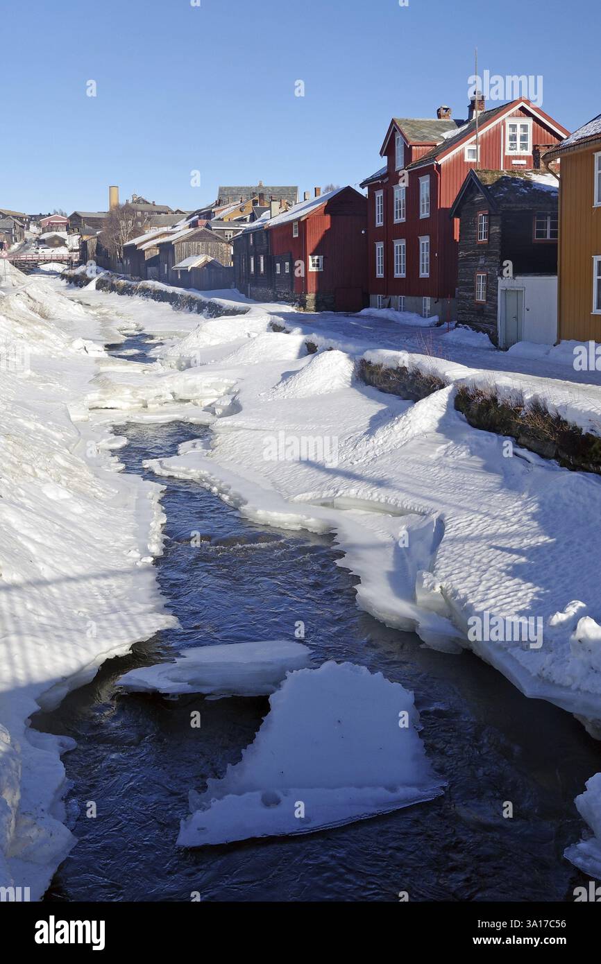 Houses made of ice hi-res stock photography and images - Alamy