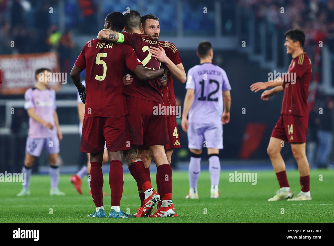 Rome, Italy. 6th Mar, 2025. Players of Roma celebrate the victory at ...