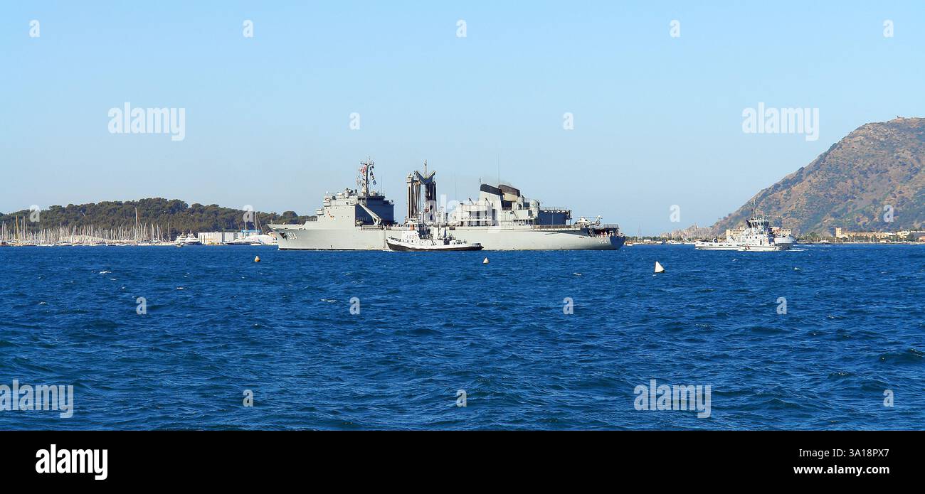 Saudi navy hi-res stock photography and images - Alamy
