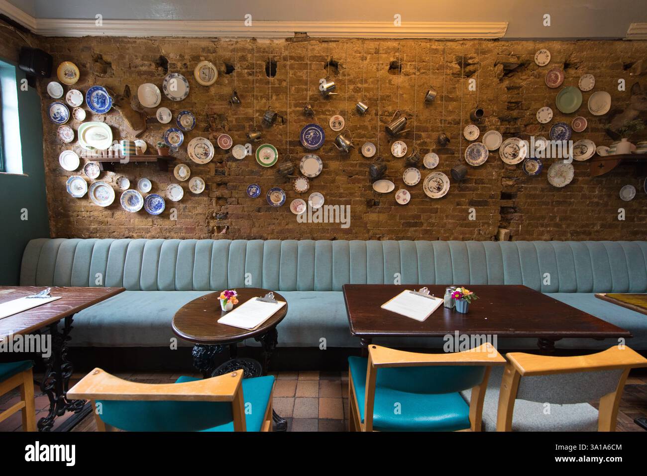 Teal booth hi-res stock photography and images - Alamy