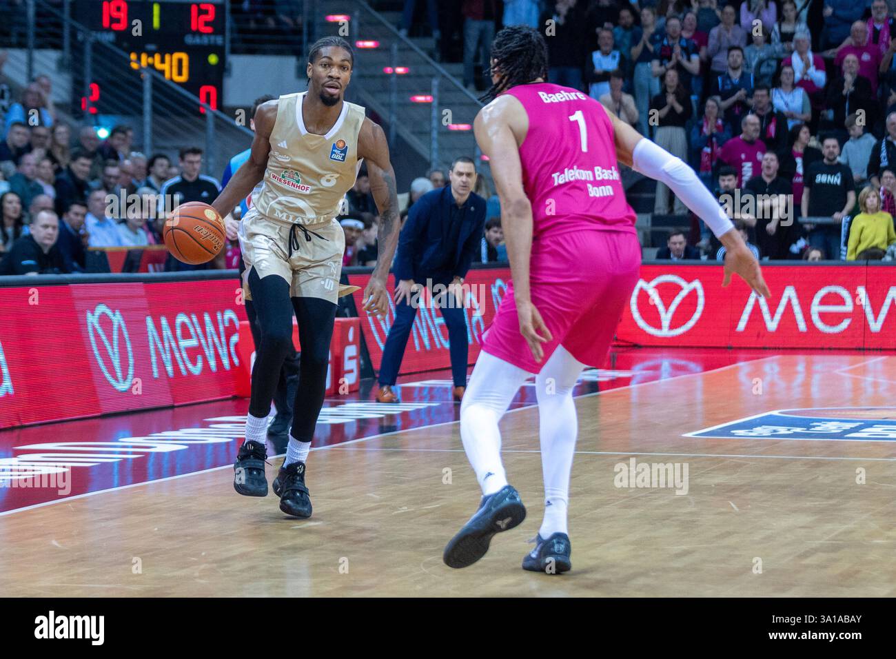 Brandon Randolph (Rasta Vechta, #08) vs Jonathan Baehre (Telekom ...