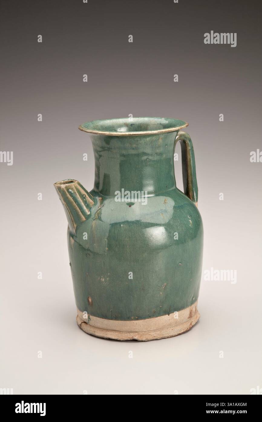 Turquoise ewer with short spout, 618-907. Stock Photo
