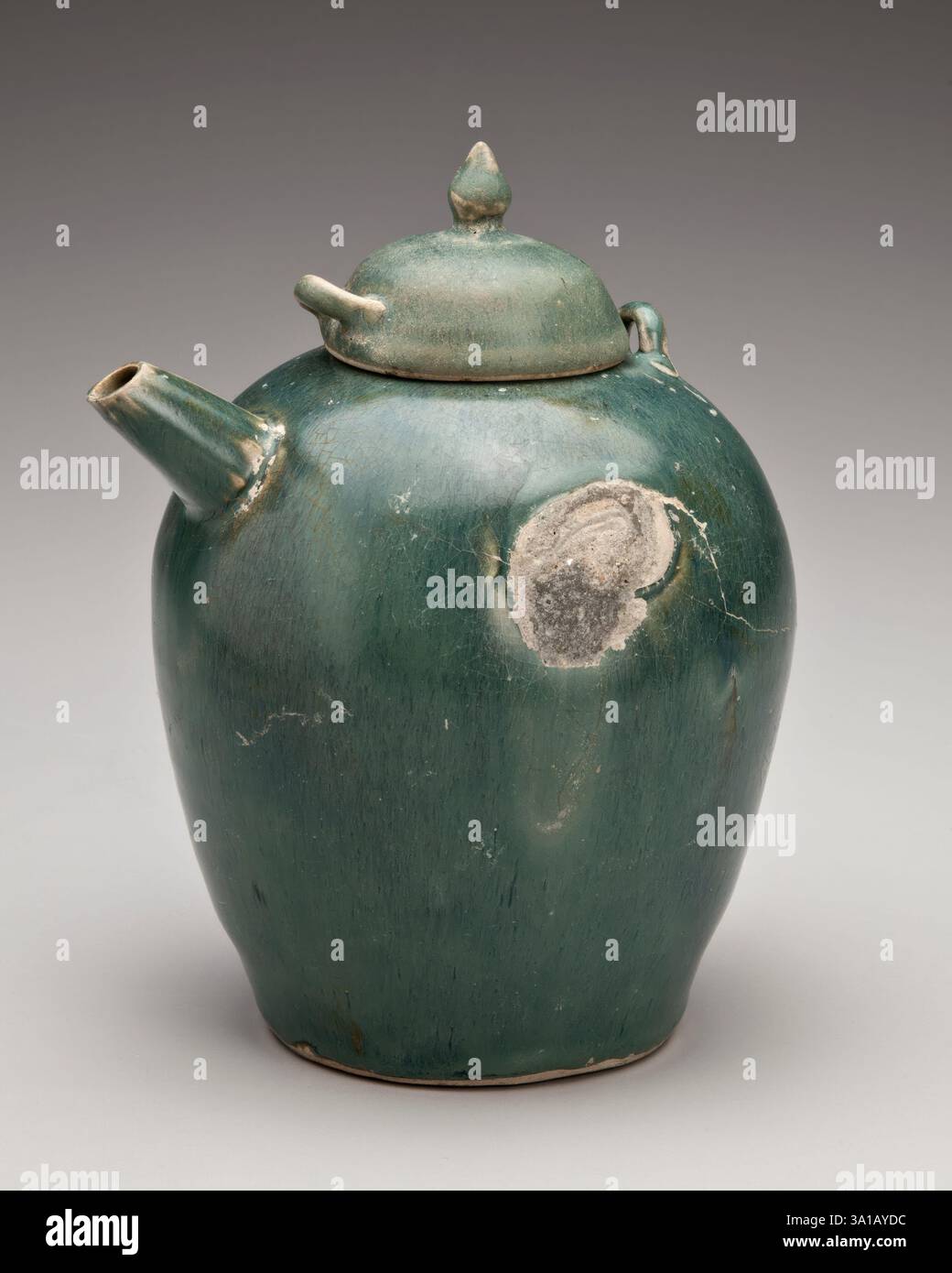 Oval-shaped ewer with lid, 800s. Stock Photo