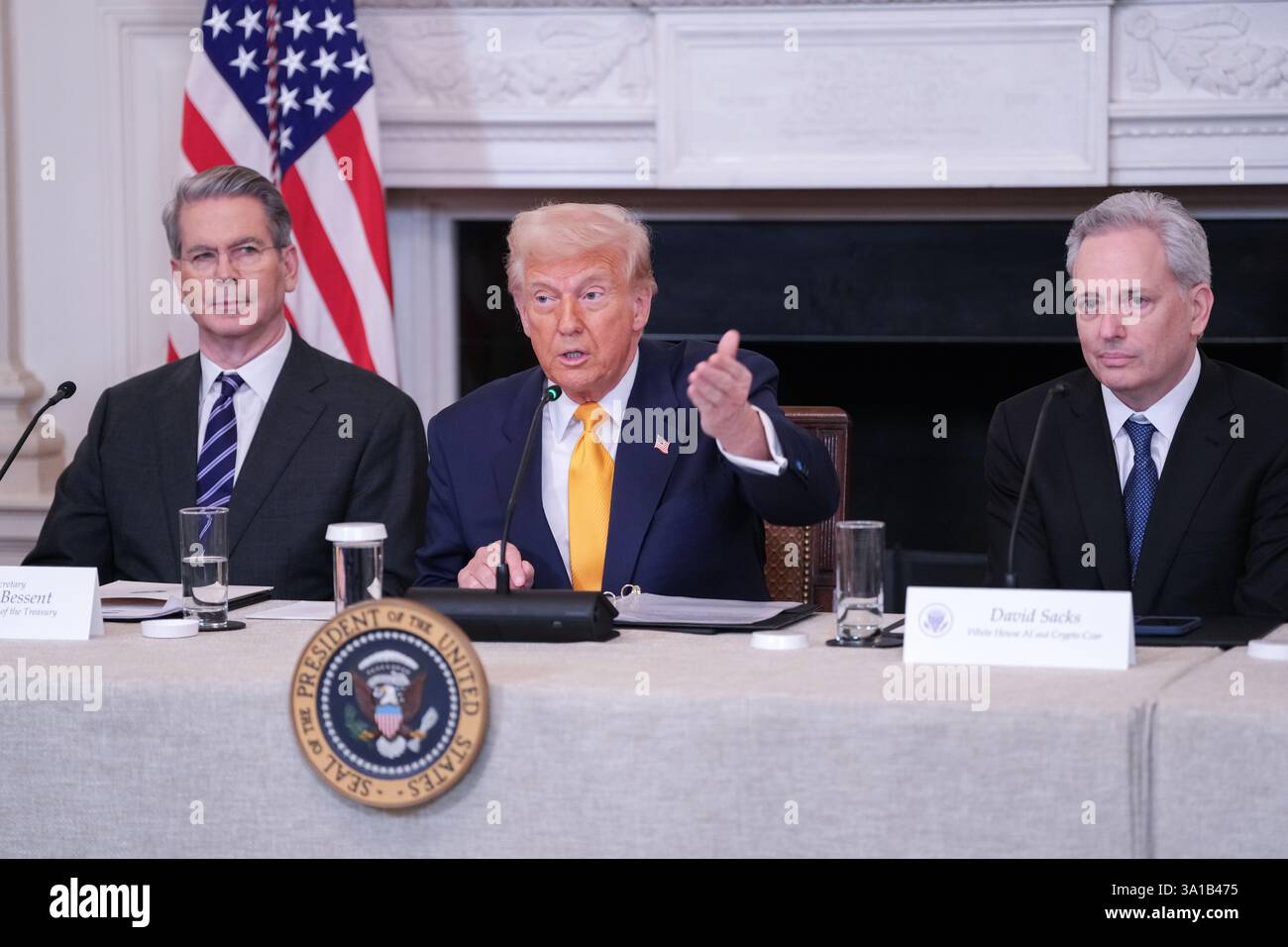 President trump with advisors hi-res stock photography and images - Page 2  - Alamy