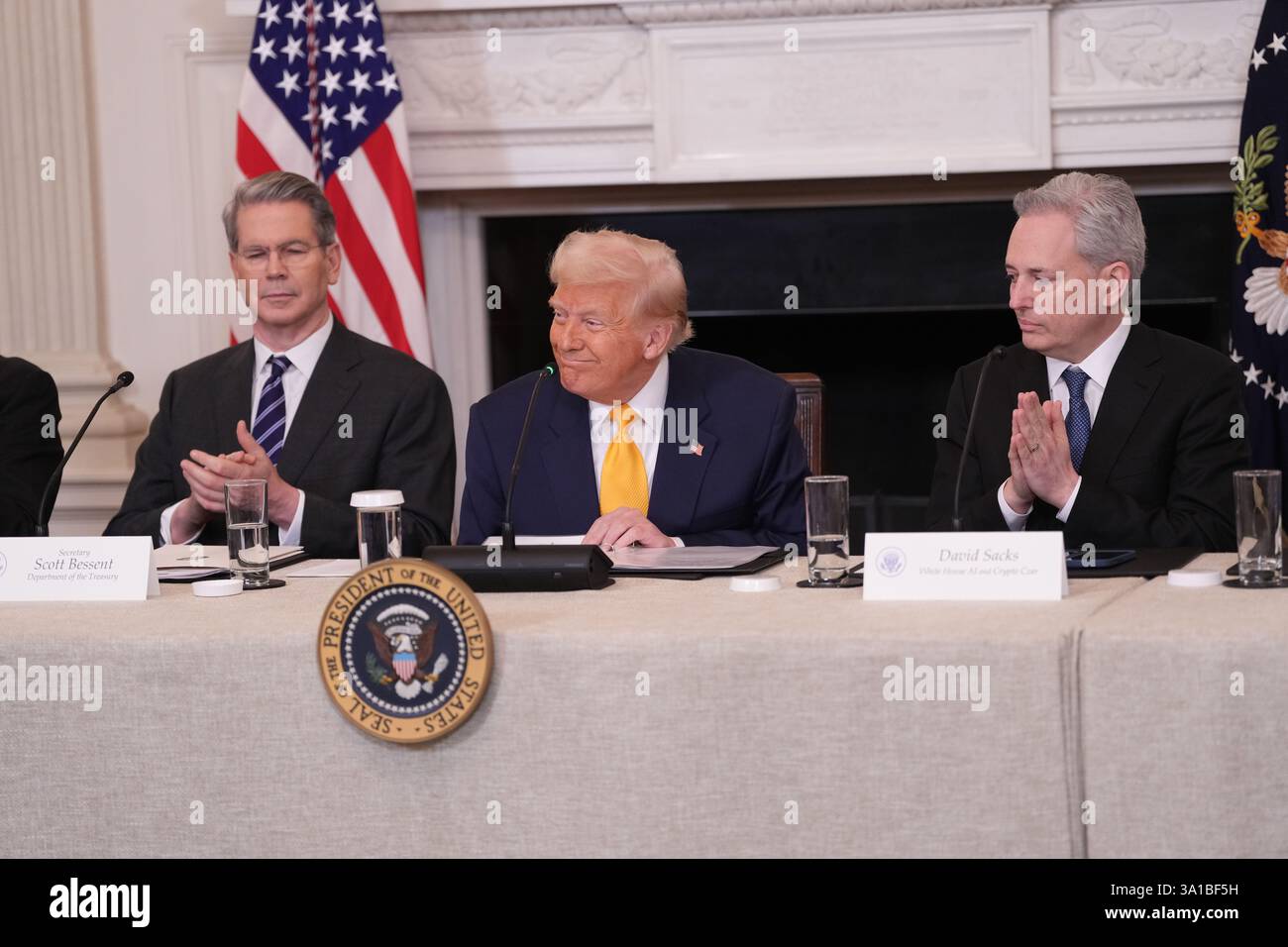 President trump with advisors hi-res stock photography and images - Alamy