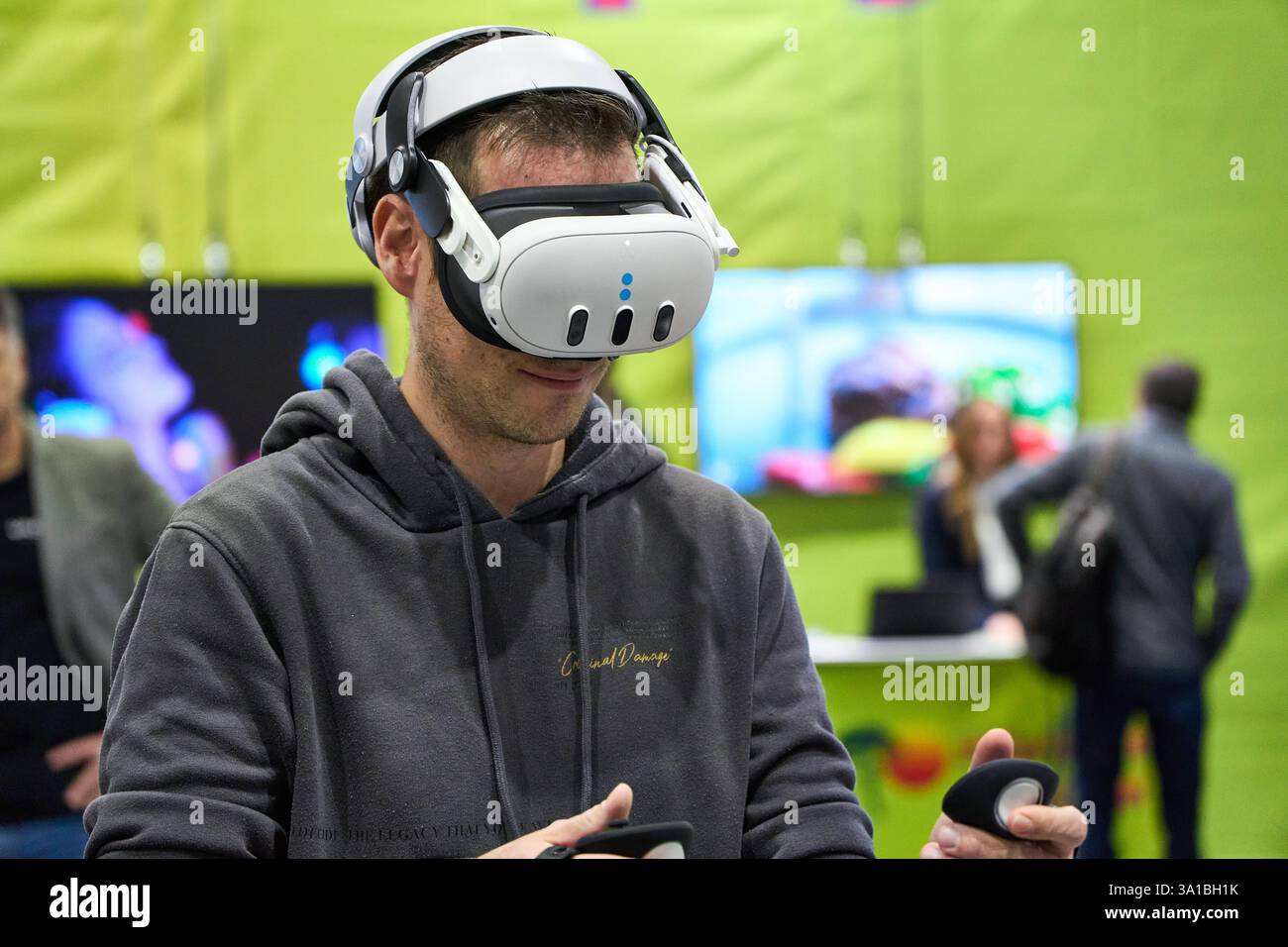Messe Virtual Reality Gamers die hi-res stock photography and images - Alamy