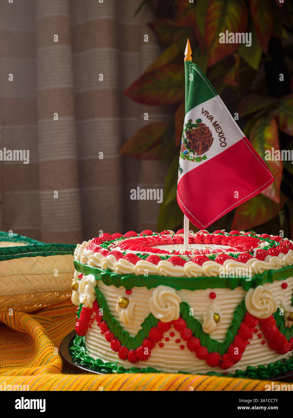 Mexican flag cake hi-res stock photography and images - Alamy, image size:974x1390