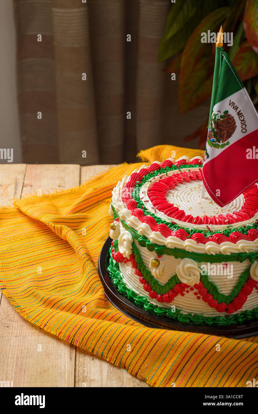 Flag cake hi-res stock photography and images - Page 12 - Alamy, image size:867x1390