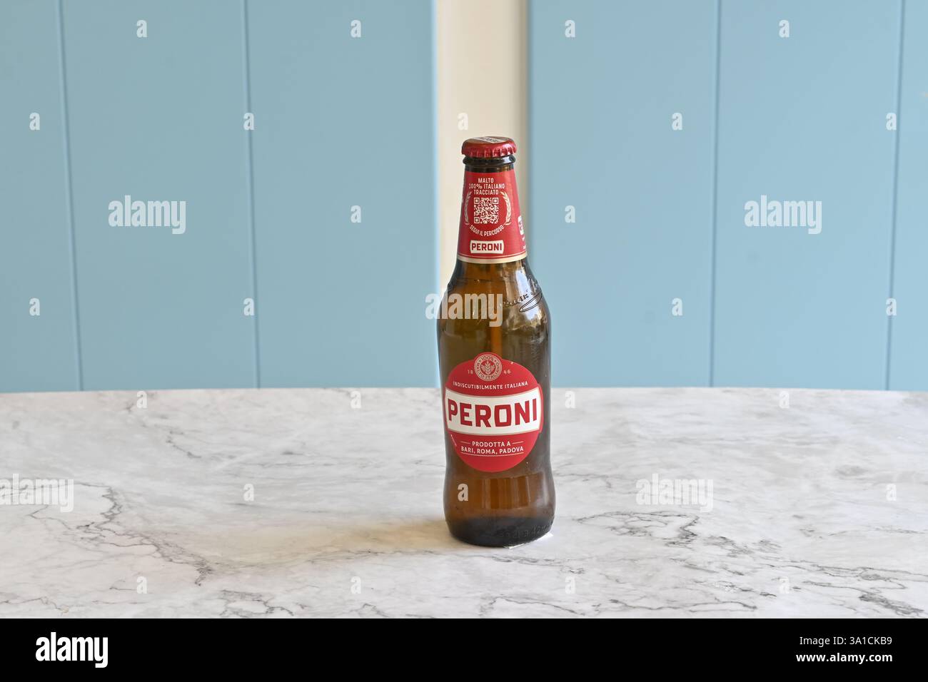 Peroni bottle hi-res stock photography and images - Alamy