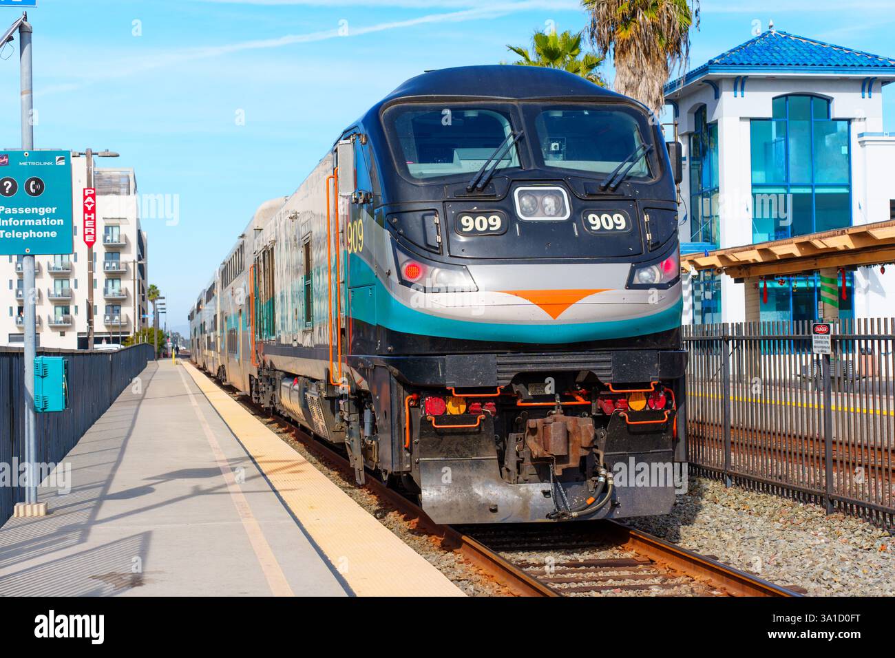 Oceanside california train hi-res stock photography and images - Alamy