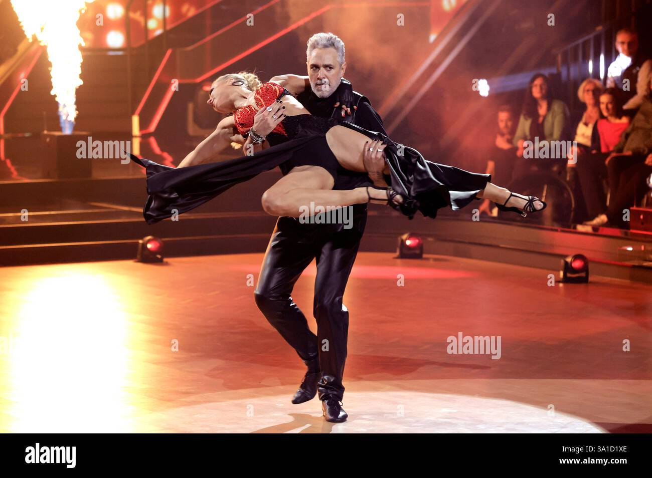 Roland Trettl mit Kathrin Menzinger in der zweiten Live-Show der 18 ...