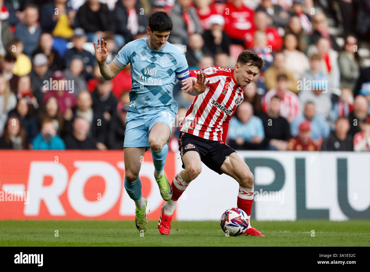 Cardiff City's Callum O'Dowda (left) and Sunderland's Chris Rigg battle ...