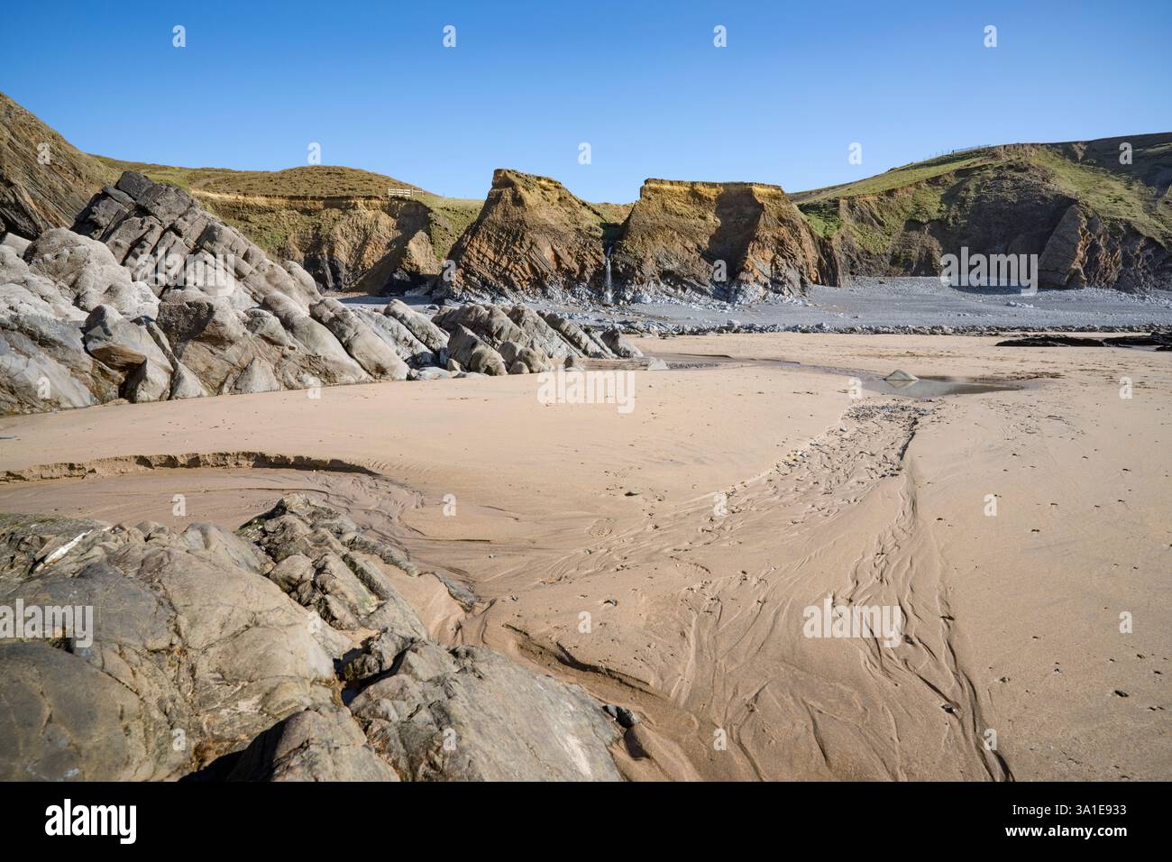 Amazing seascape rocks low hi-res stock photography and images - Alamy