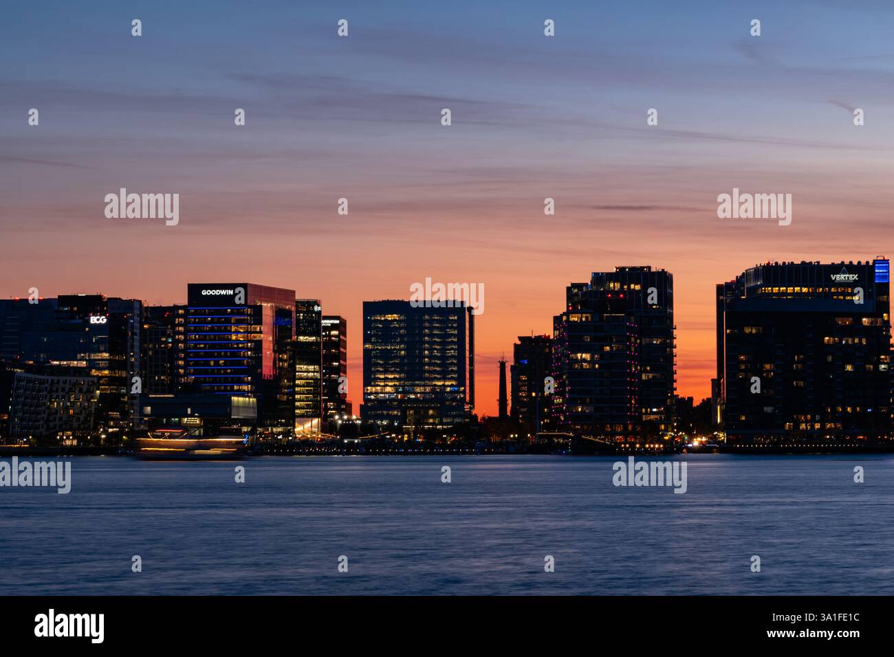Boston skyline harbor dusk hi-res stock photography and images - Alamy