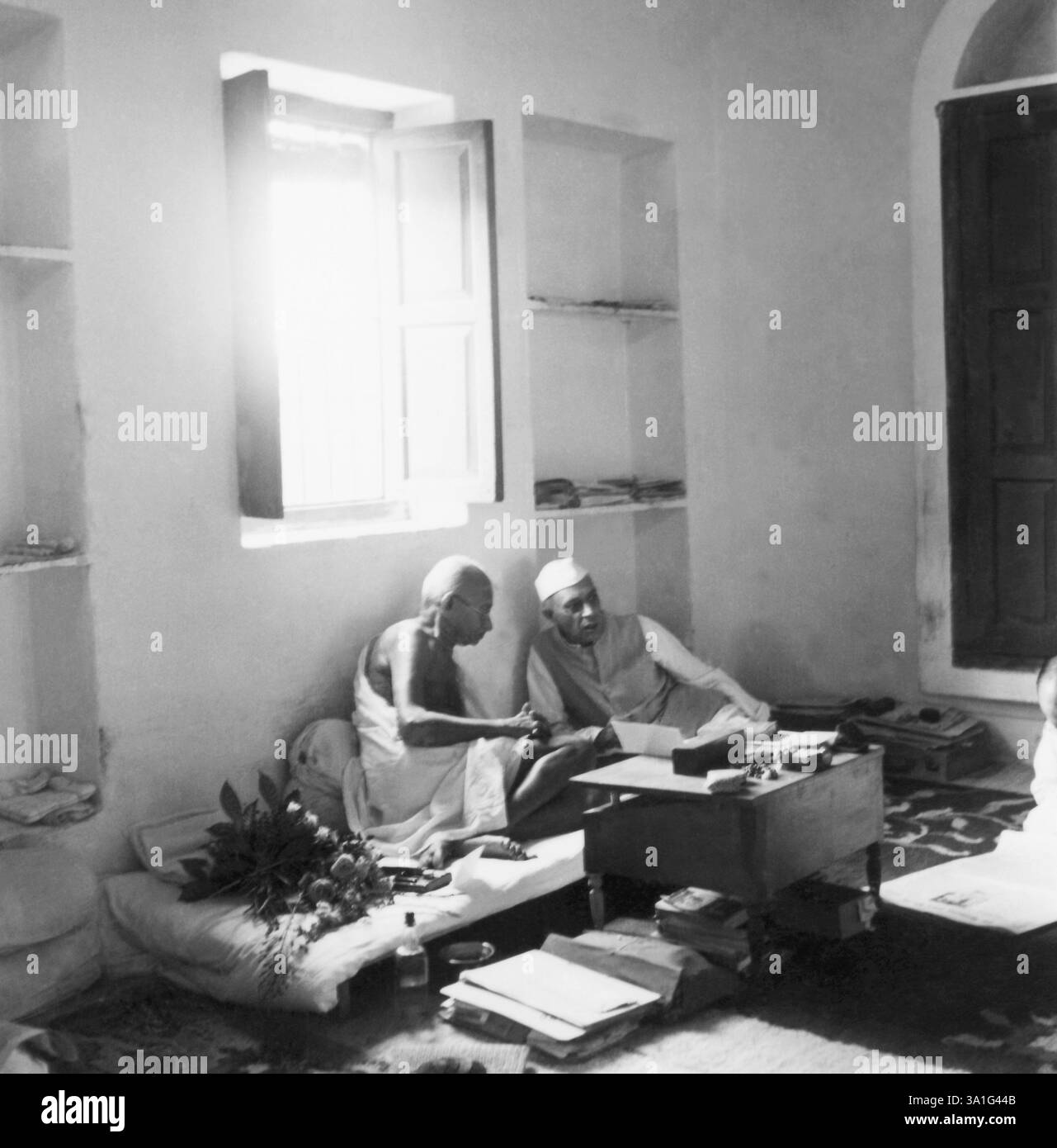 Mahatma Gandhi talking with Jawaharlal Nehru at Bhangi Colony in Delhi ...