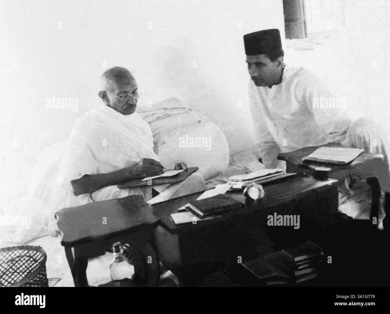 Mahatma Gandhi with G.D. Birla at Bhangi sweeper's colony, New Delhi ...