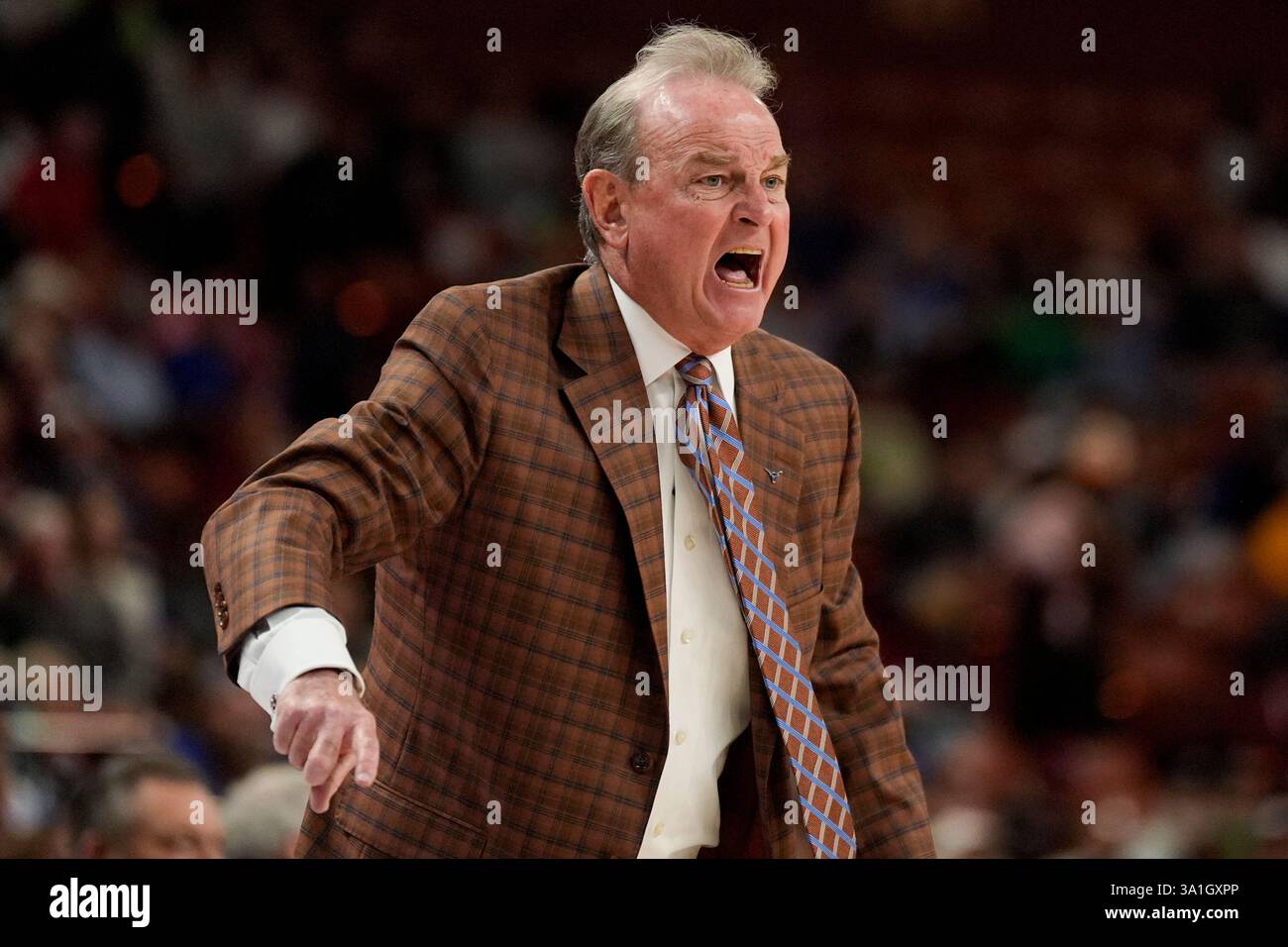 Texas head coach Vic Schaefer yells during the second half during of an ...