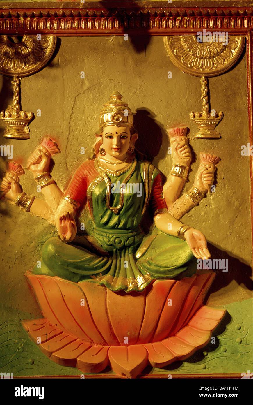Idols of hindu goddess laxmi hi-res stock photography and images - Alamy