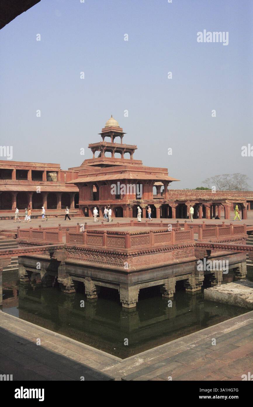 Curated visual reference: Uttar Pradesh Super Built Reference: Anup Talao In Fatehpur Sikri Built During Second Half Of