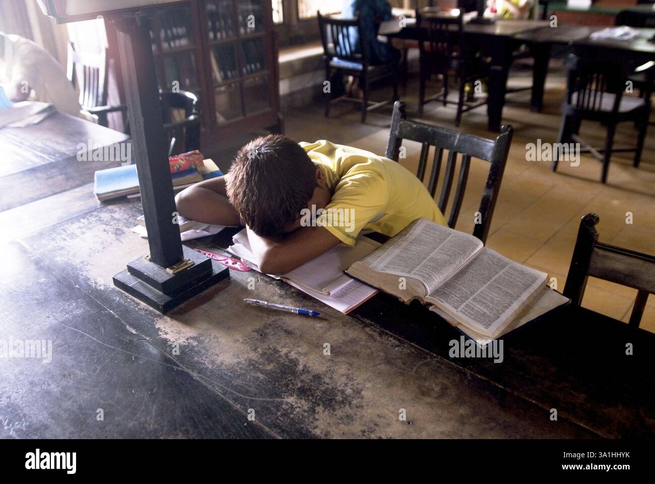 Campus Library Napping Student sleeping in library hi-res stock photography and images - Alamy