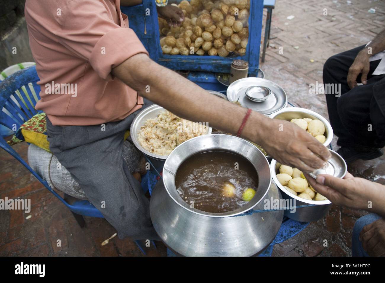 Chat spicy fast food, man serving pani puri or golgappa, Dakshineshwar, Calcutta now Kolkata, West Bengal, India, Asia Stock Photo