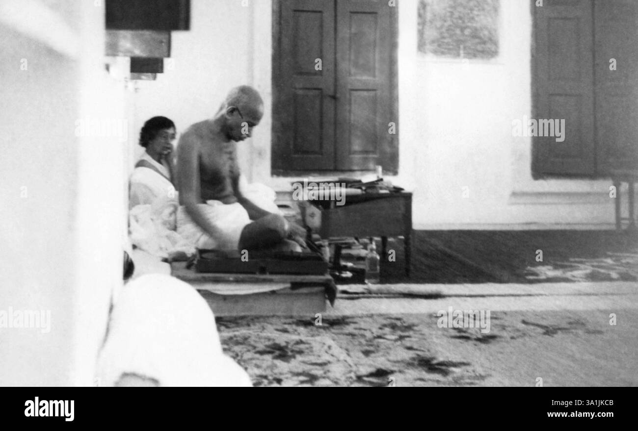 Mahatma Gandhi spinning at Bhangi Colony in Delhi, 1946, Rajkumari ...