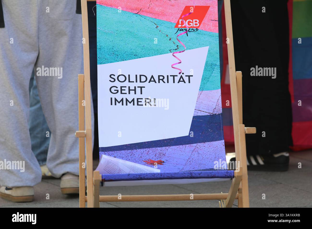 Demonstration Only March 8, 2025, GöTtingen, Lower Saxony, Germany: Participants in a ...
