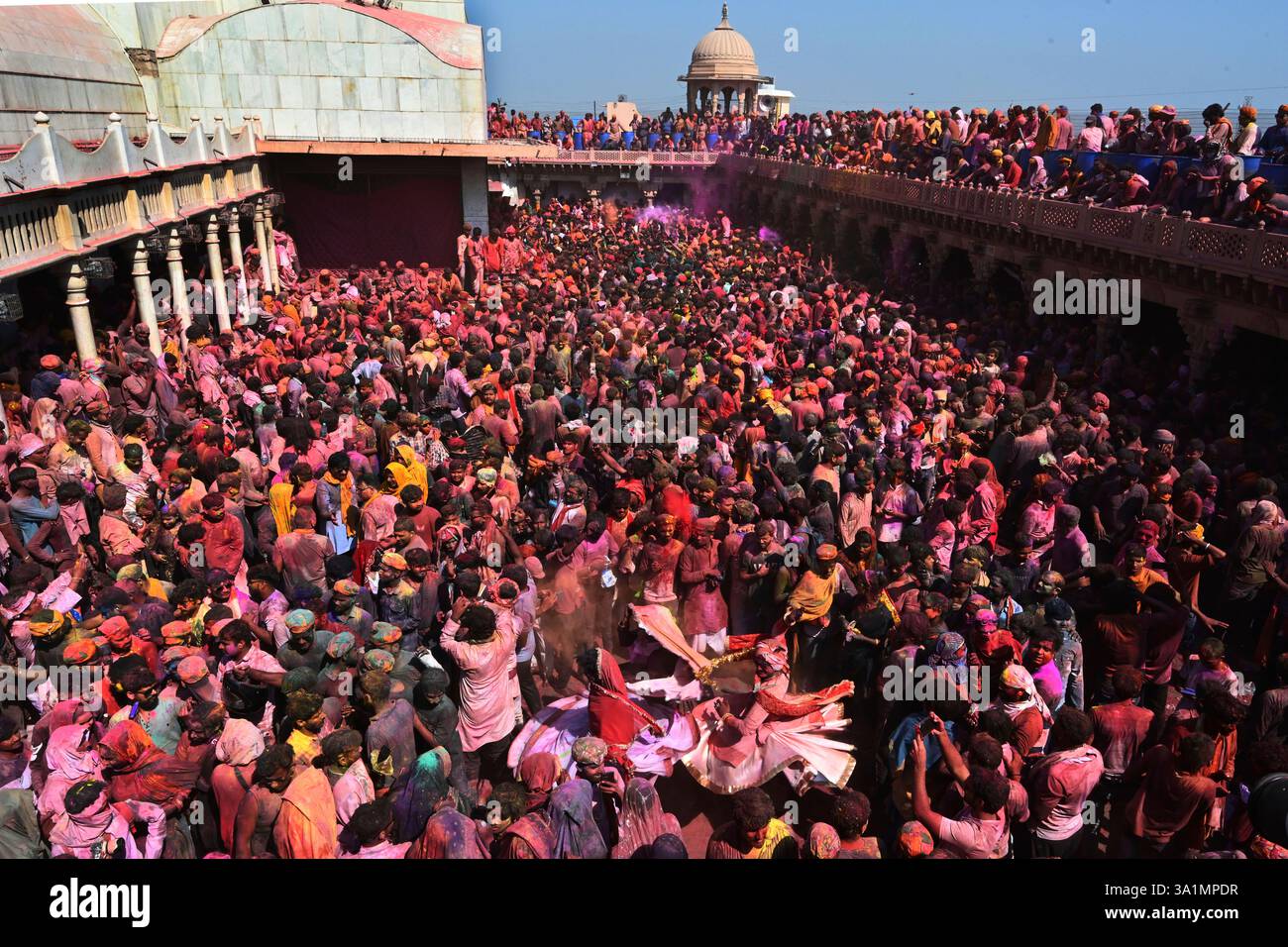 holi in delhi 2025