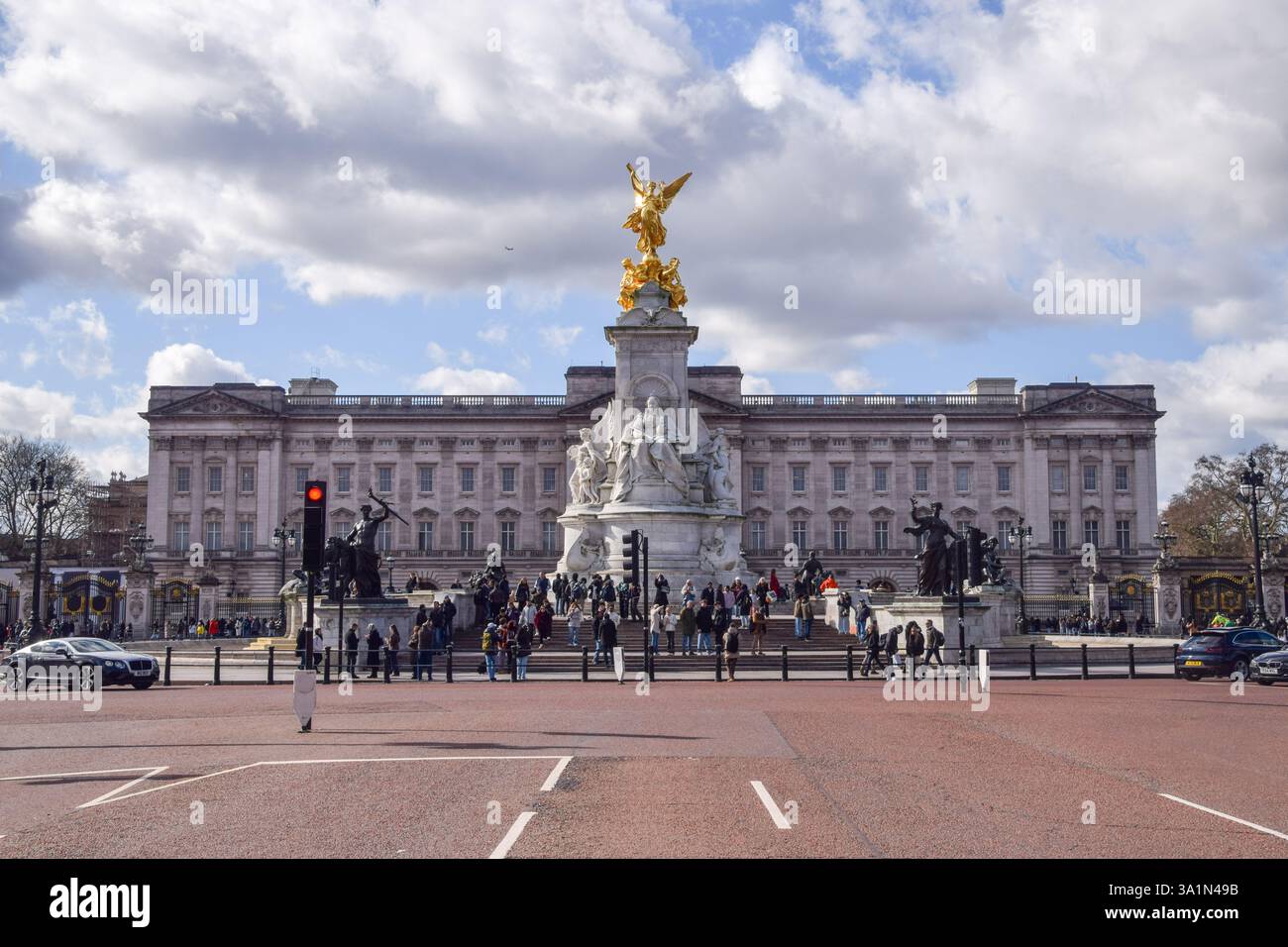 London UK 27th February 2025 Buckingham Palace And Victoria Memorial London Uk 27th February 2025 Buckingham Palace And Victoria Memorial Credit Vuk Valcicalamy 3A1N49B 