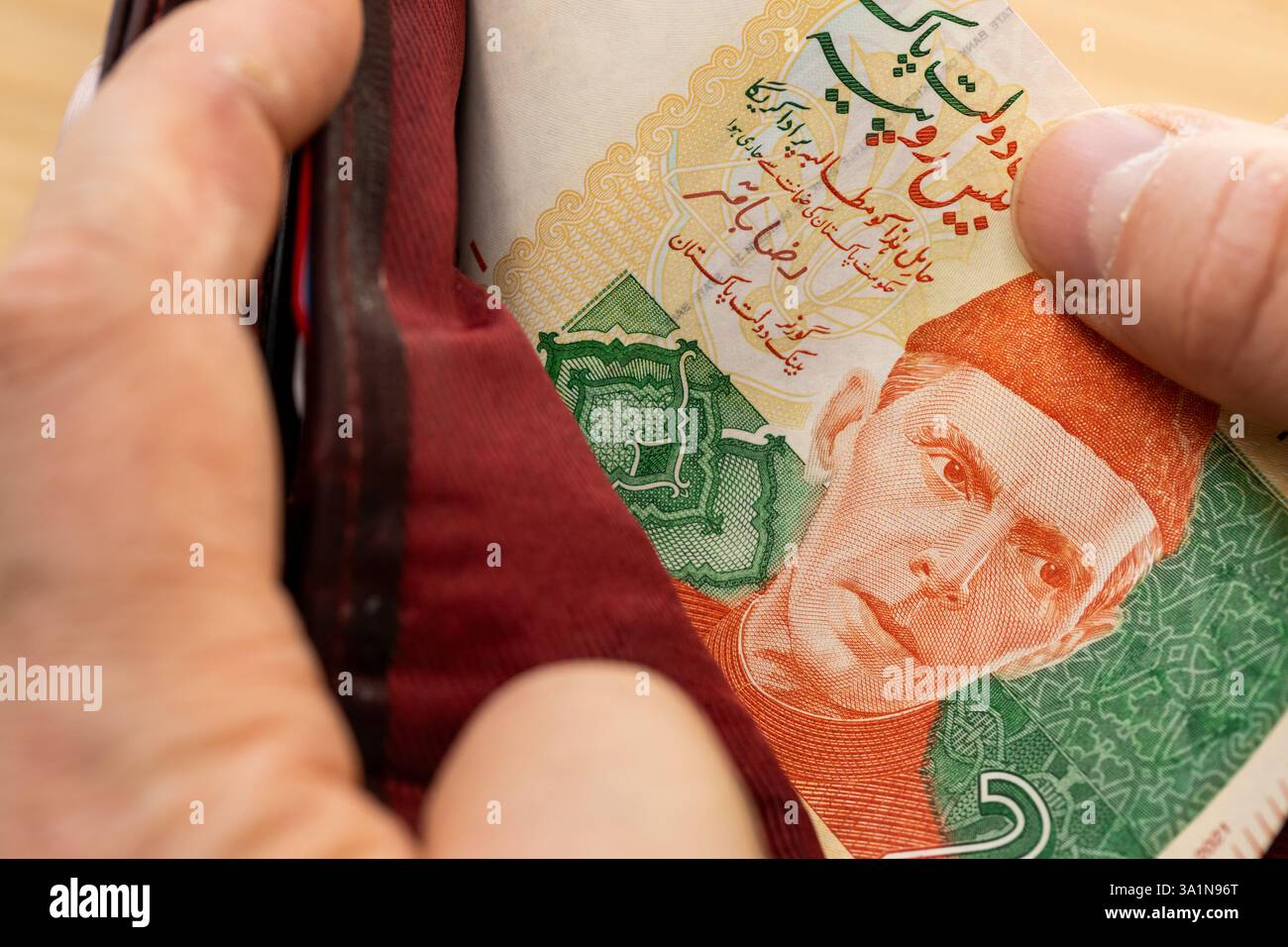 Pakistani rupee note pakistan rupees hi-res stock photography and ...