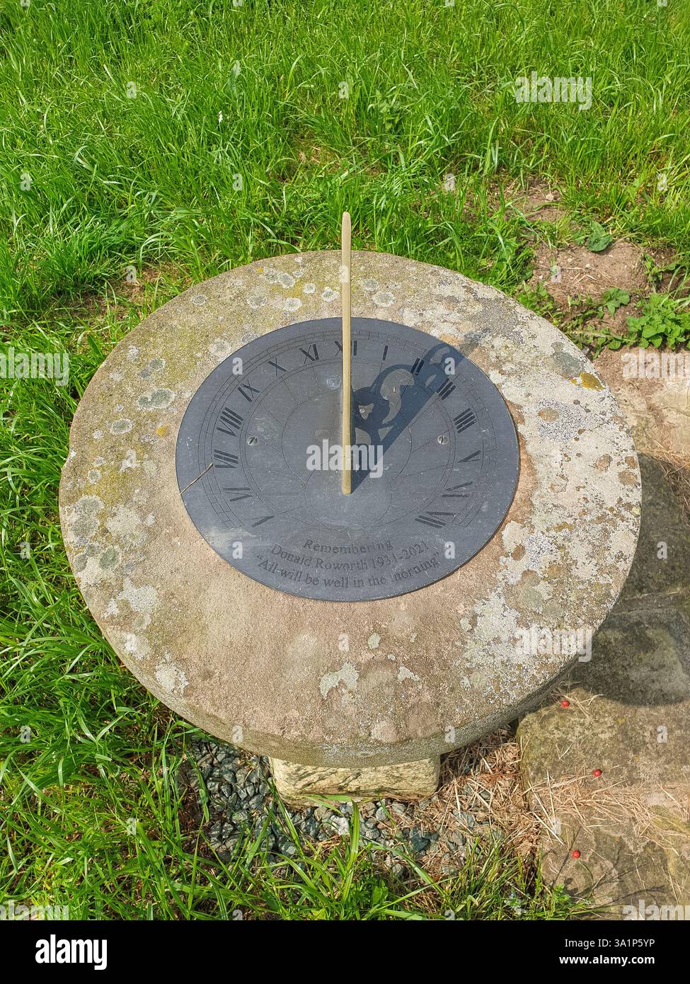Working sundial hi-res stock photography and images - Alamy