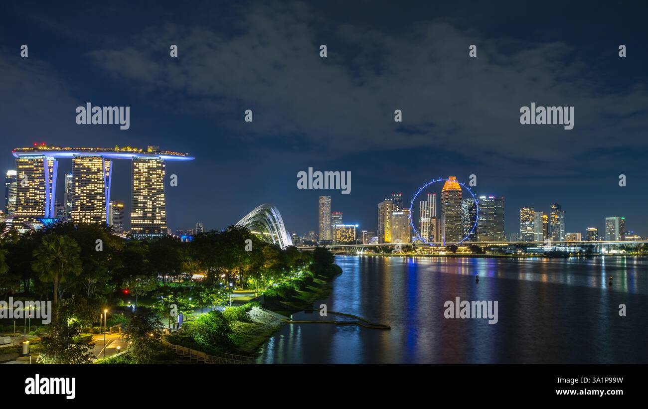 City skyline night lights reflecting hi-res stock photography and ...