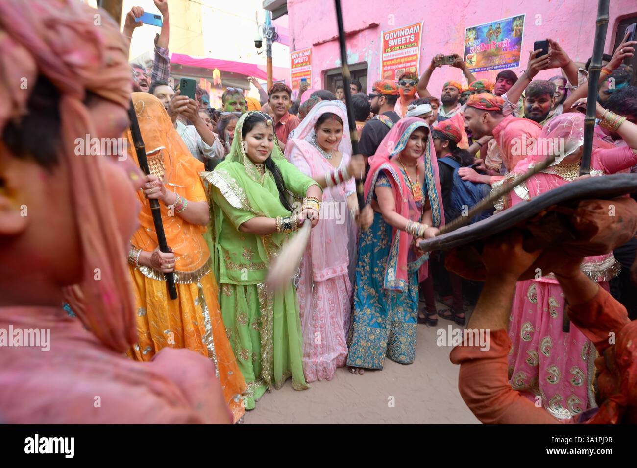 holi in mathura 2025